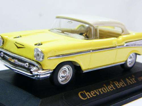 1957 Chevrolet Bel Air Hardtop model car - scale 1/43 - Road Signature - with stand - as per photo