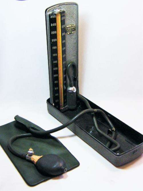 Vintage WW2 period Baumanometer Kompak model blood pressure meter - as per photo