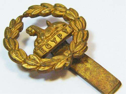 Gloucestershire regiment small cap badge with slide - as per photo