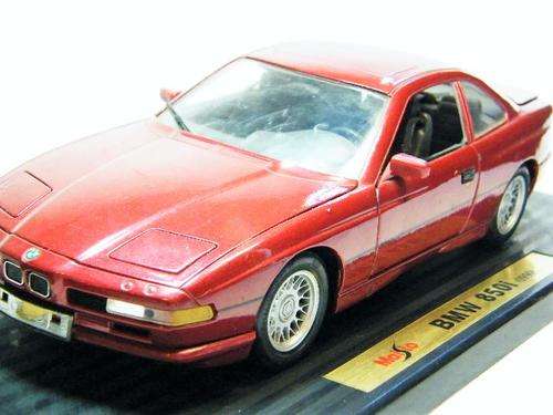 1990 BMW 850i model car - scale 1/18 - with stand - Maisto - as per photo