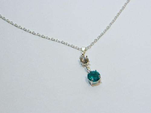 Costume jewellery necklace and pendant with blue / green stone - lenght 25 cm - as per photo