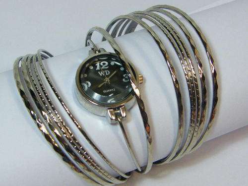 Ladies WD Quartz fashion bangle watch - working - as per photo