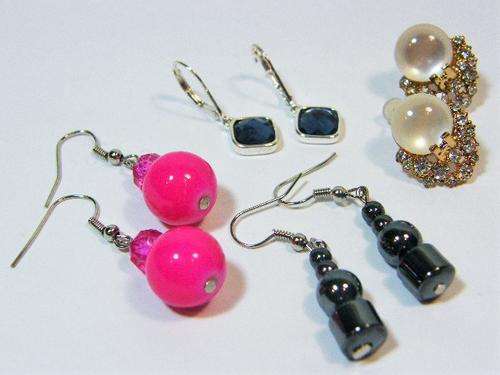 Lot of 4 pairs of costume jewellery earrings - @ CRAZY R1 start