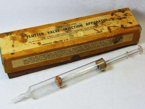 Wellcome Flutter valve injection apparatus in box - vintage - as per photo