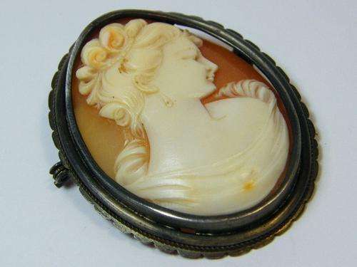 Antique Cameo brooch pendant in silver - no hallmarks visible - as per photo