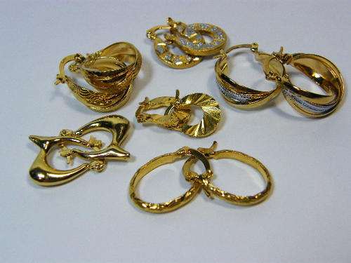Lot of 6 pairs of gold colored earrings - as per photo