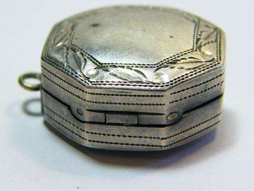 Antique Georgian silver vinaigrette / perfume pendant by Samuel Pemberton London 1802, weight 8.0g