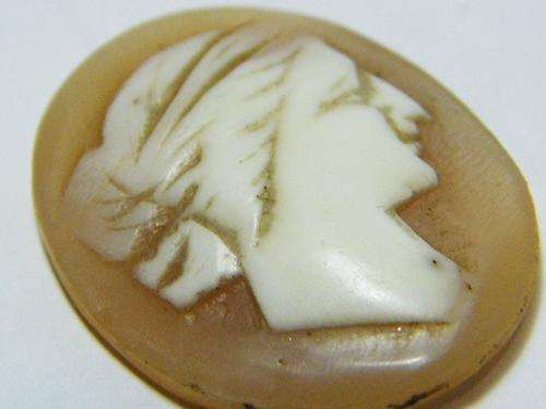 Vintage cameo - can be used in pendant - as per photo