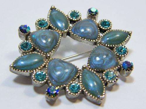 Vintage white metal brooch with blue stones - as per photoo