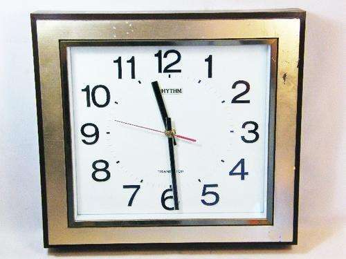 Vintage Rhythm Transistor wall clock - working - battery not included - as per phtoo