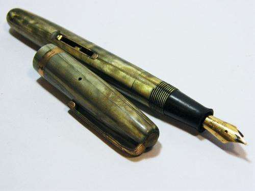 Vintage Watermans 513 NM fountain pen with 14ct gold nib - inner broken - need some TLC