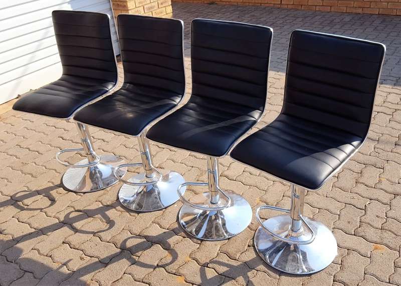 Dinette/Bar Stools, R799ea @ Makro (Collect Montana)