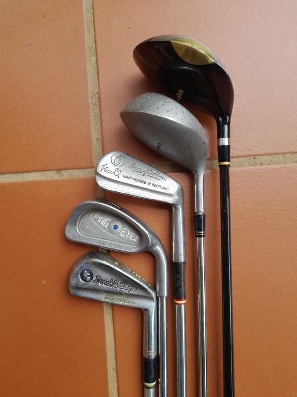 Power Bilt golf set (RH men) with lots of extras & balls