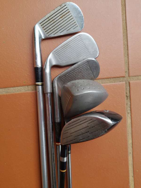 Power Bilt golf set (RH men) with lots of extras & balls