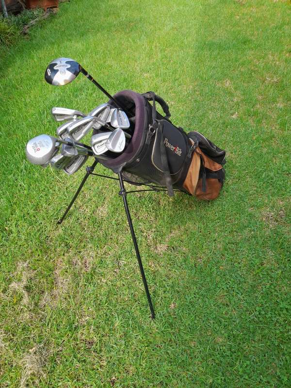 Power Bilt golf set (RH men) with lots of extras & balls