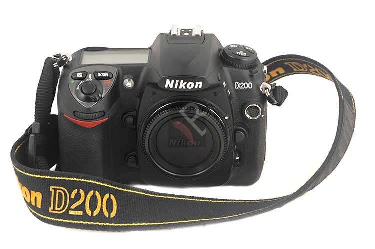 Nikon D200, 10.2MP ** Low actuations ** Excellent condition **