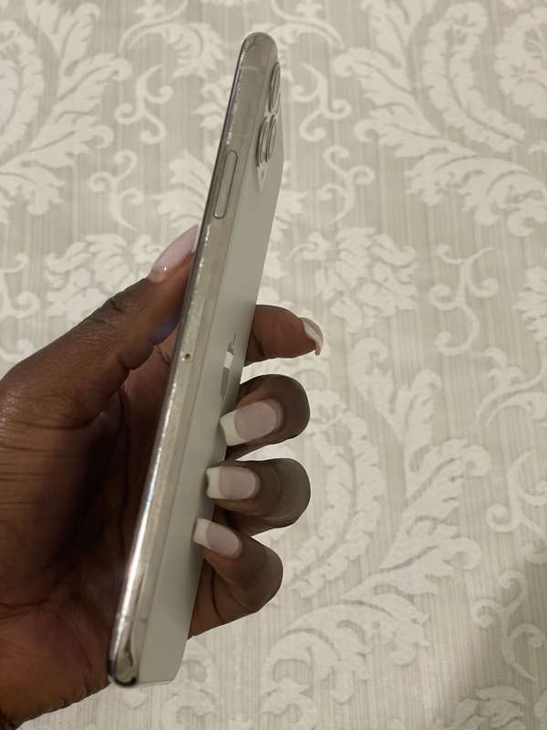 Apple iPhone 11 Pro Max- 64GB - White-Grade A