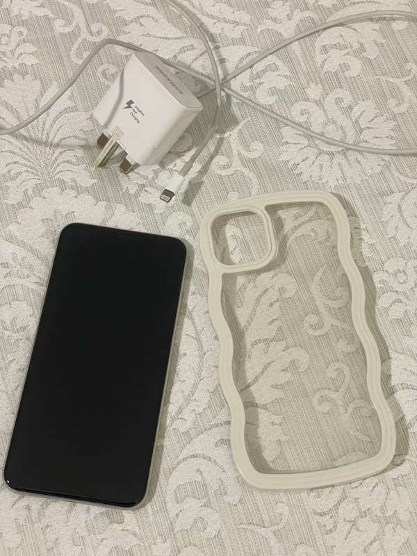 Apple iPhone 11 Pro Max- 64GB - White-Grade A