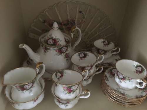 Royal Albert 23 piece Tea set, 1976