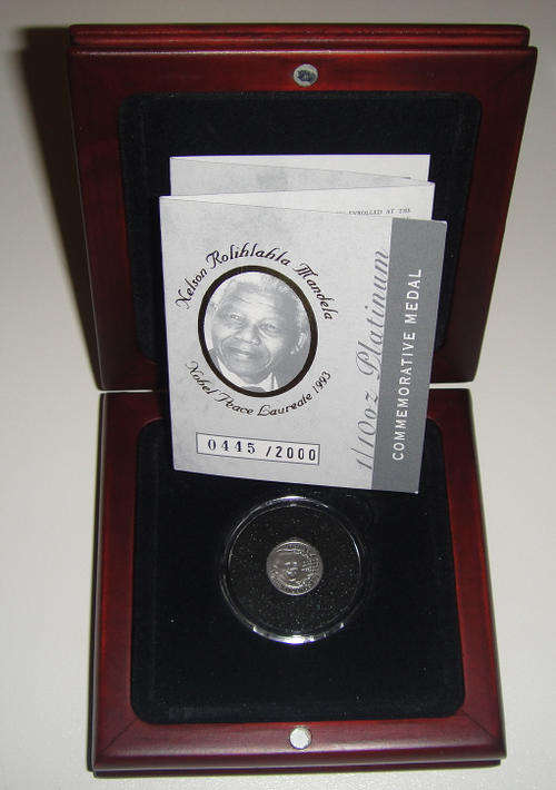 2008 NELSON MANDELA 1/10 PLATINUM MEDALLION