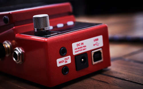 BOSS RC-5 COMPACT LOOP STATION WITH 32 BIT PROCESSOR, ON BOARD EFFECTS, DRUMS & PATTERNS