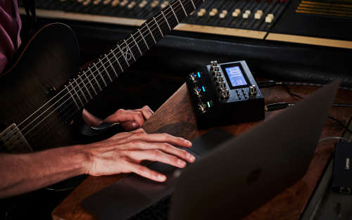 BOSS GT-1000CORE FLAGSHIP MULTI EFFECTS, FULL GT-1000 FUNCTIONS IN `PEDALBOARD FRIENDLY` CASE