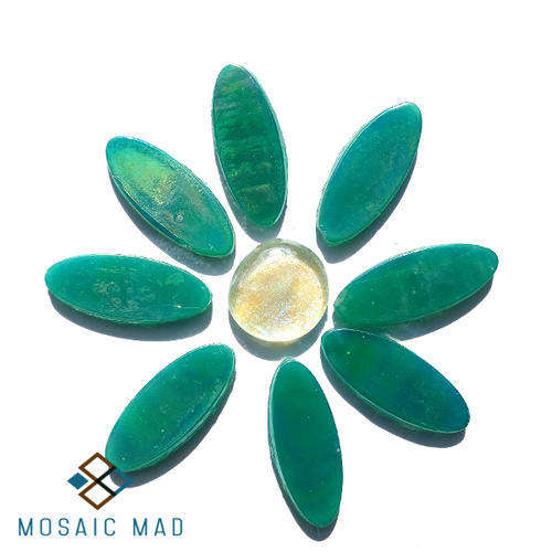 MOSAIC INSERT SET: 8 PETAL  FLOWER - GREEN DAISY WITH SATIN PEARL CENTER