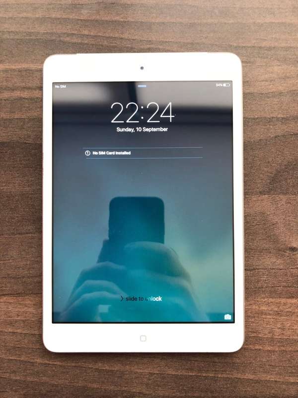 BARGAN DEAL - iPad Mini - WiFi + 4G Cellular - 16GB White and Silver