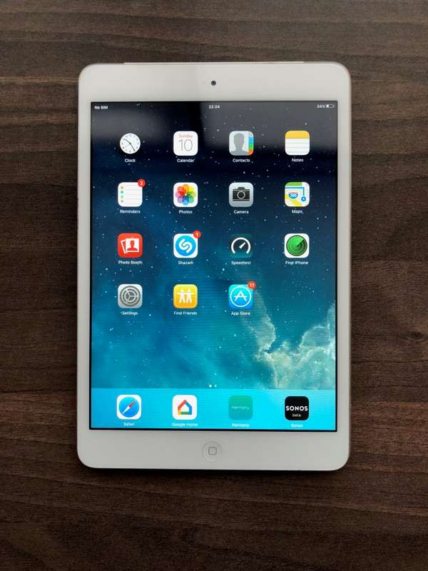 BARGAN DEAL - iPad Mini - WiFi + 4G Cellular - 16GB White and Silver