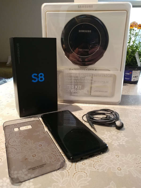 Samsung Galaxy S8 64GB - Midnight Black INCLUDES Charging Pad with Stand