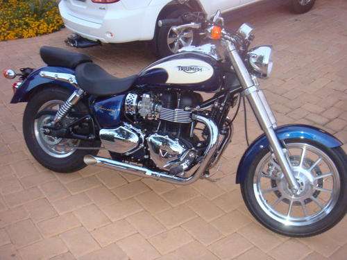 ****CRAZY R1.00 AUCTION NO RESERVE TRIUMPH AMERICA CRUISER BRAND NEW****