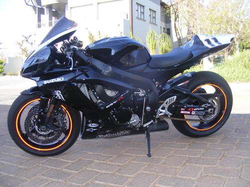 ***R1.00 3 DAY AUCTION SUZUKI GSXR 750 K7 TRACK BIKE NO RESERVE***