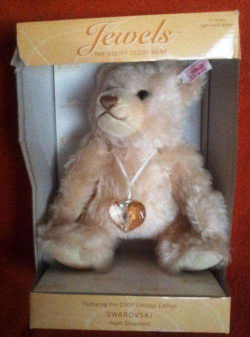 Steiff Jewels 2007 Swarovski Bear with Heart Shaped Pendant EAN 669873