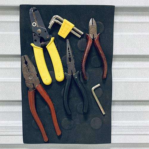 Magnetic pad to hold tools