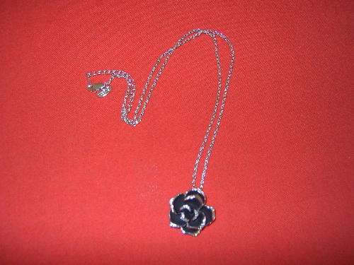STUNNING!!! BLACK ROSE 18K WHITE GOLD GP SWAROWSKI CRYSTAL PENDANT.