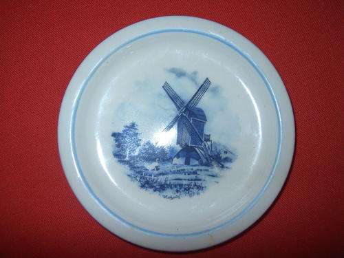 VERY SMALL PLATE. 11 CM. DON'T MISS, ITS ADORABLE!!