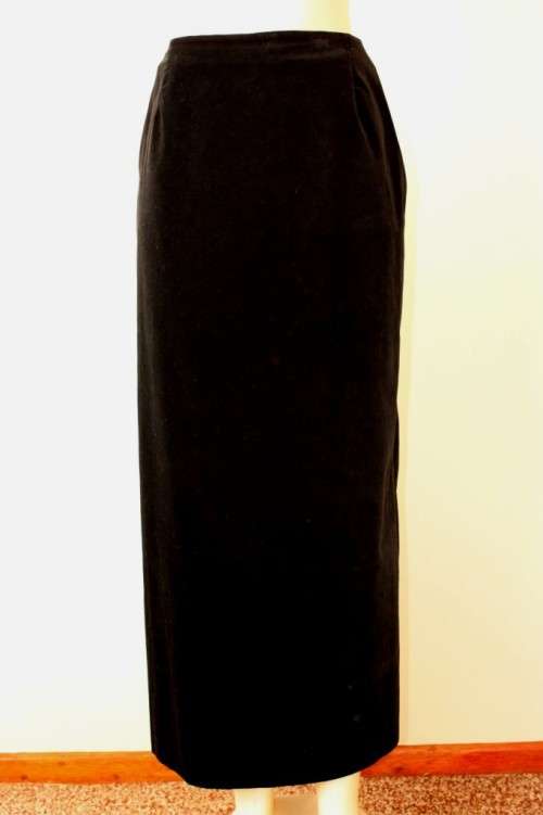 Black velvet skirt (1970s)