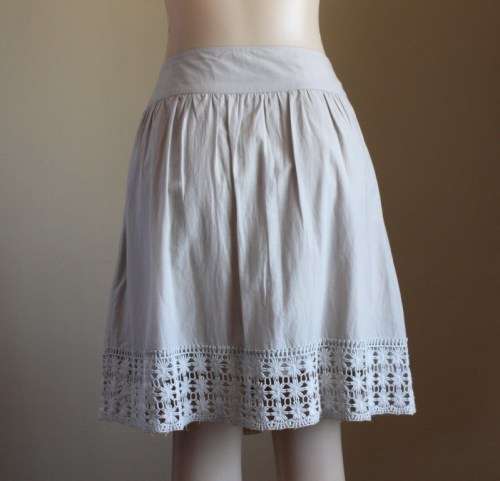Light grey skirt with crochet detail (by GCouture)