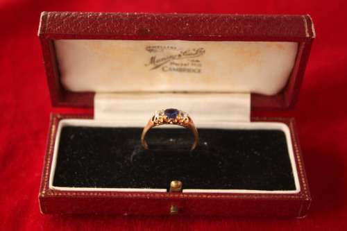 Late Victorian diamond and sapphire 18k gold ring