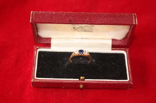 Late Victorian diamond and sapphire 18k gold ring