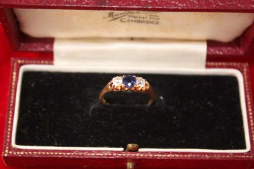 Late Victorian diamond and sapphire 18k gold ring