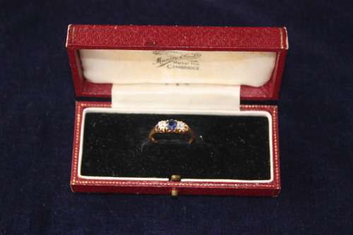 Late Victorian diamond and sapphire 18k gold ring