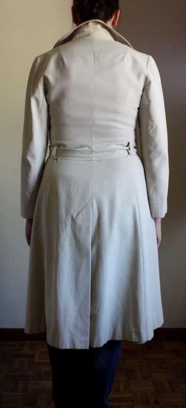 *SUMMER SALE* Vintage classic beige trench coat