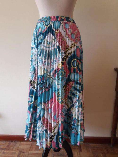 Pleated printed skirt in pink, green and white