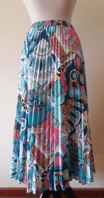 Pleated printed skirt in pink, green and white