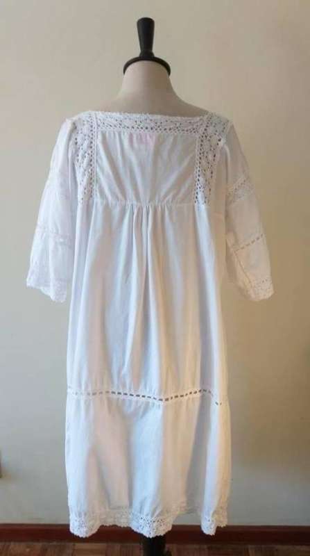 White cotton and lace tunic