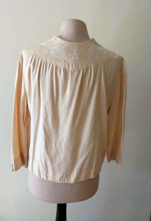 Hand embroidered cream silk blouse (1940s)