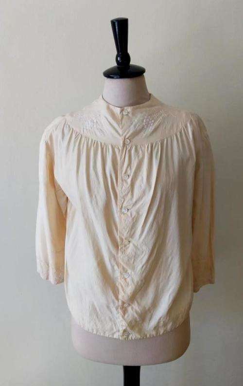 Hand embroidered cream silk blouse (1940s)