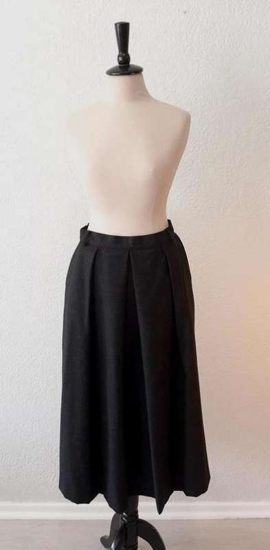 Dark grey wool skirt with matching belt