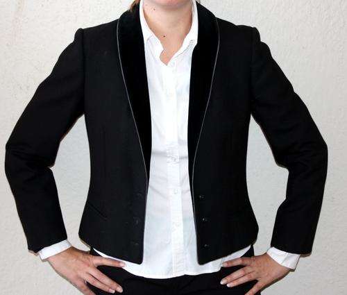 Cropped black wool jacket with velvet collar